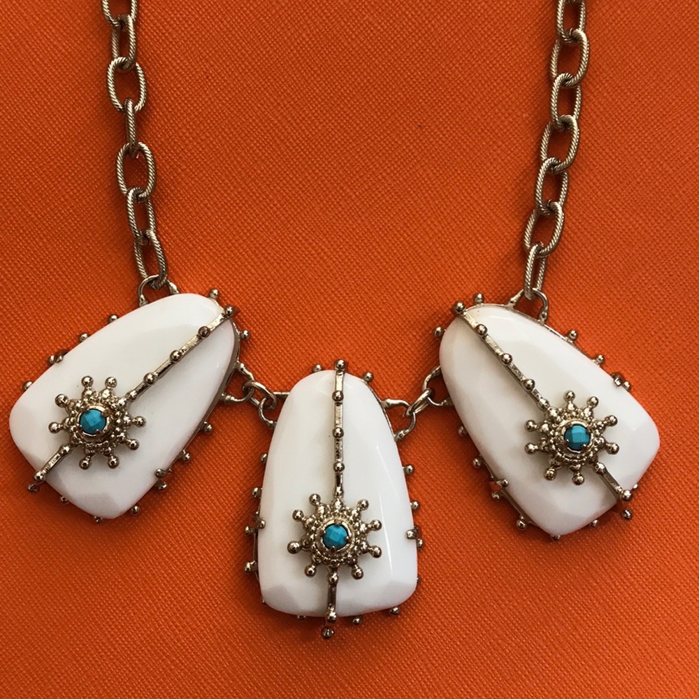 Kendra Scott Greta necklace